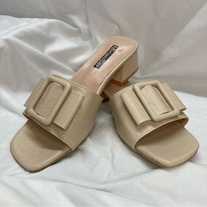 NEW MinanSer Slip On Mules with Buckle Bow Deco Size 7 (38) Cream Beige.
